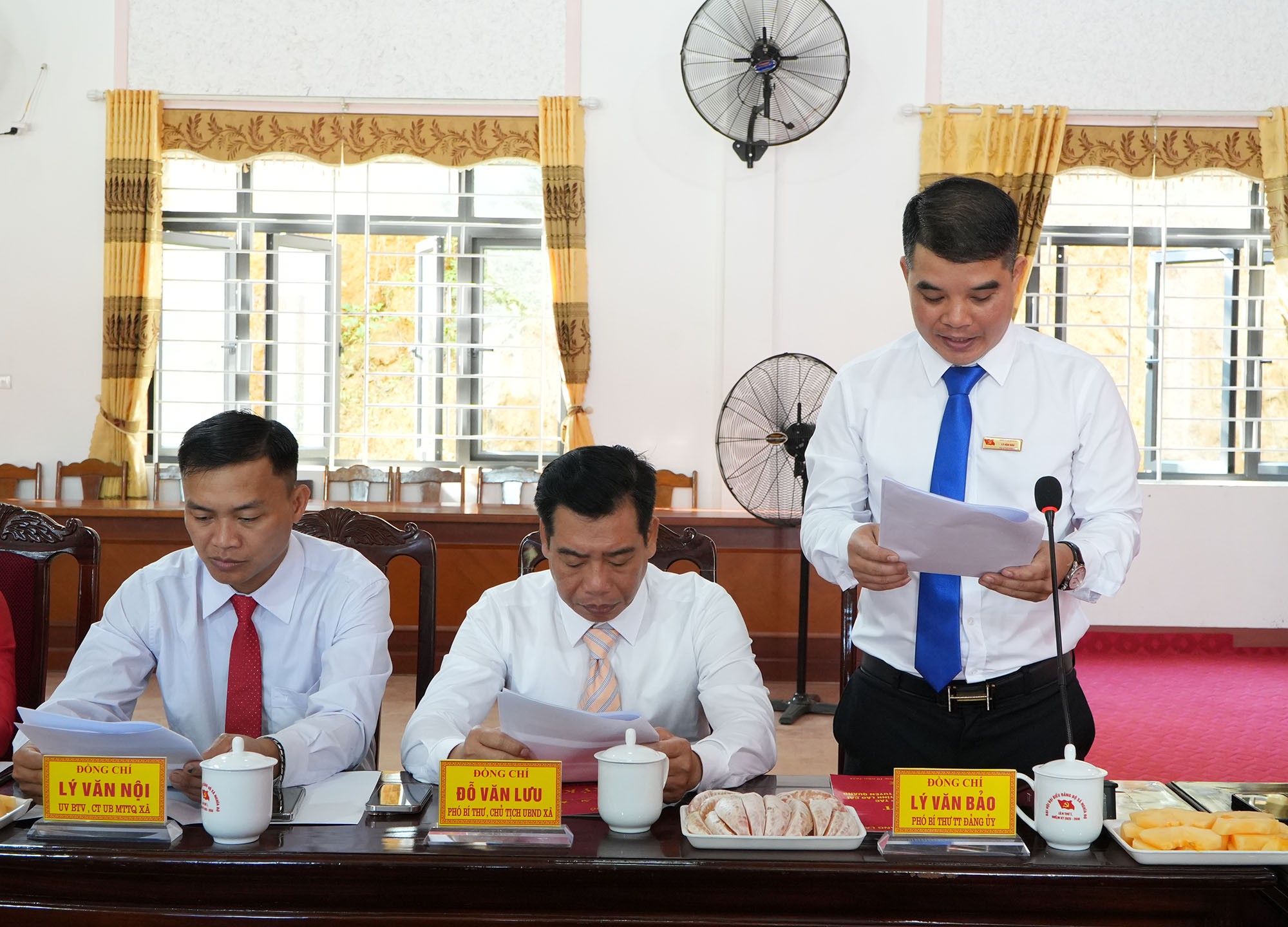 Đồng chí Lý Văn Bảo - Phó Bí thư Thường trực Đảng ủy xã Nghĩa Đô thông qua nội dung ký kết hợp tác. nghiado.jpg