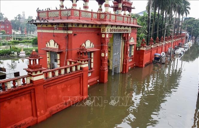 Ngập lụt sau mưa lớn tại thành phố Kolkata, bang Tây Bengal, Ấn Độ ngày 23/9/2025. Ngập lụt sau mưa lớn tại thành phố Kolkata, bang Tây Bengal, Ấn Độ ngày 23/9/2025.