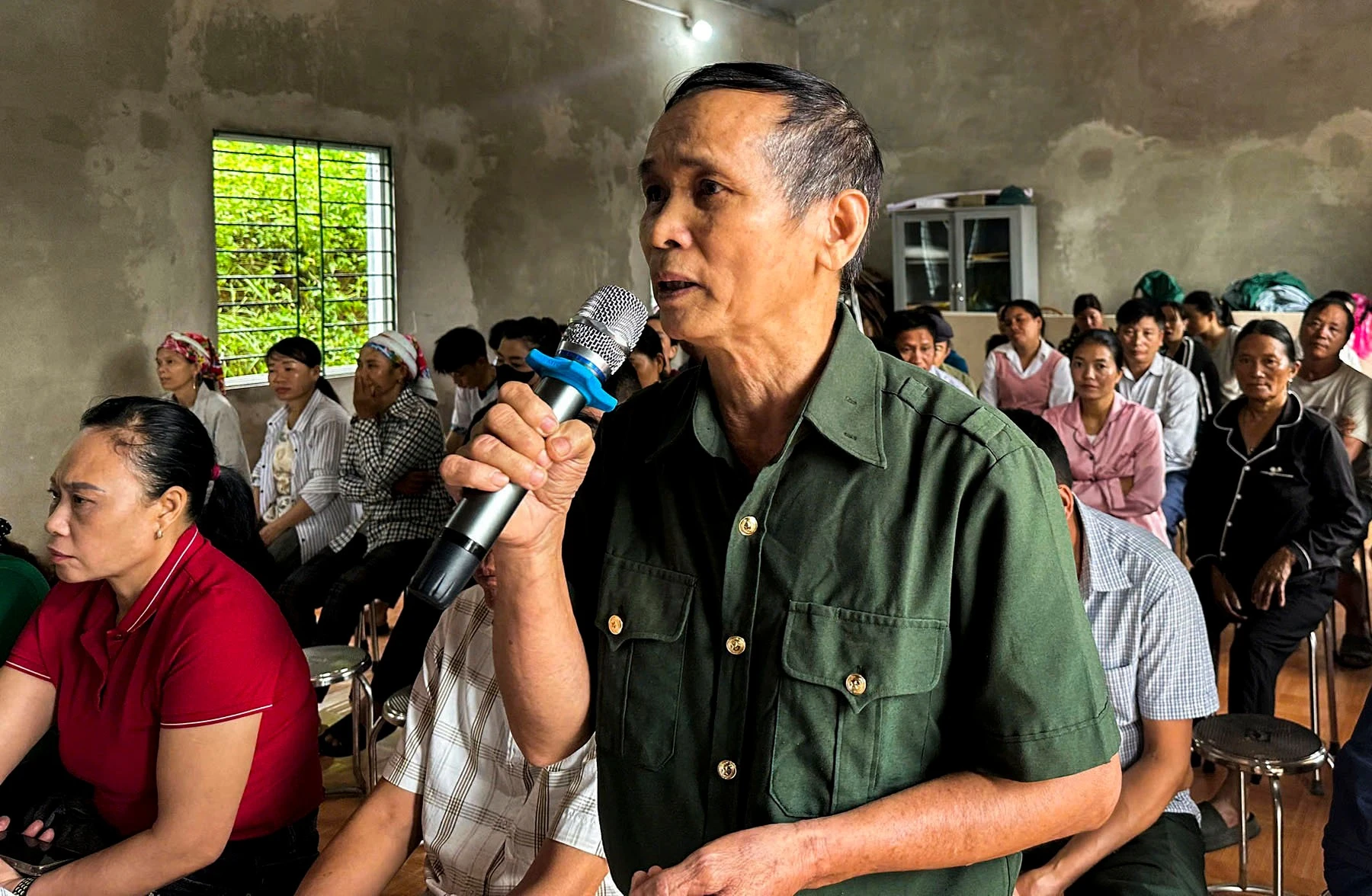 Đại diện cử tri phát biểu ý kiến.
