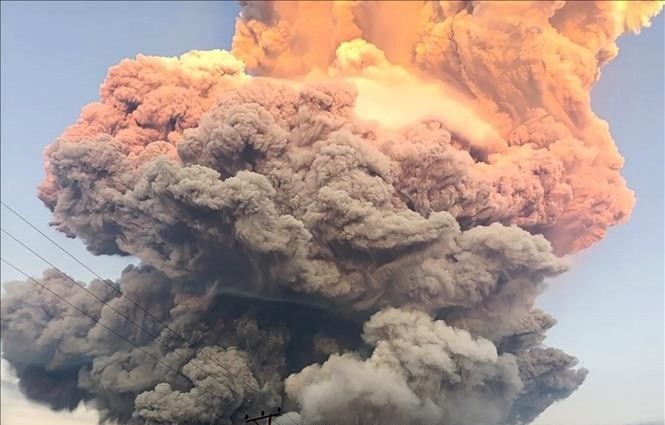 Núi lửa Lewotobi Laki-Laki trên đảo Flores, Indonesia phun trào ngày 17/6/2025. indonesia-1.jpg