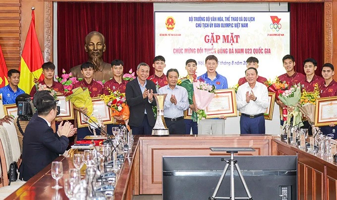 Đội tuyển U23 Việt Nam vinh dự nhận Bằng khen của Thủ tướng Chính phủ.