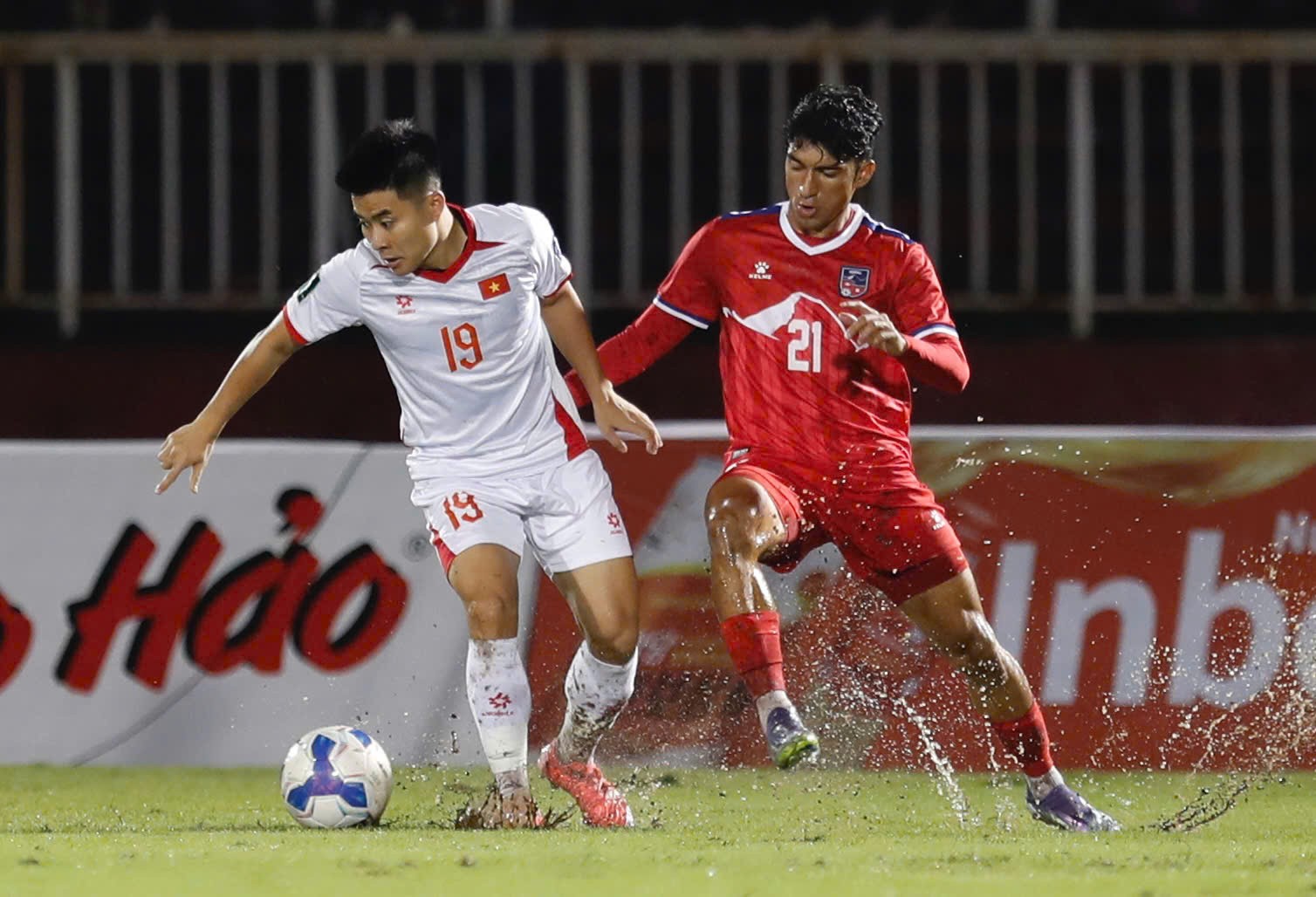 Vừa lo cho tuyển Việt Nam trơn tru tại vòng loại Asian Cup, vừa 'gánh' U22 Việt Nam hoàn thiện đá SEA Games. vietnam-2657.jpg
