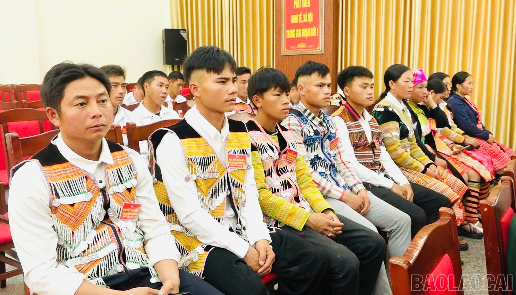 Đại biểu dự đại hội. baolaocai-br_daibieu-1.jpg