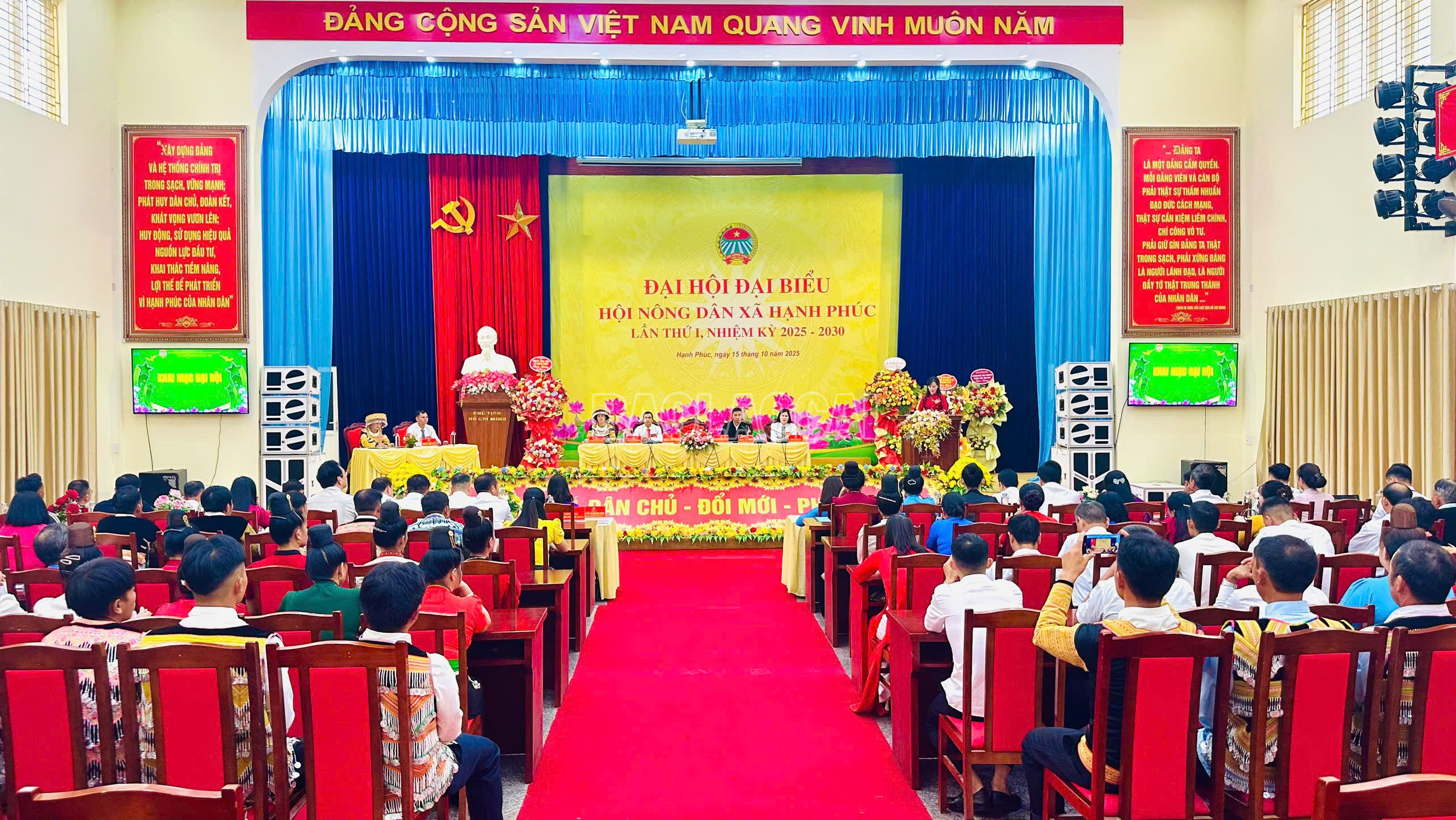 Quang cảnh đại hội. baolaocai-c_quangcanh-6101.jpg