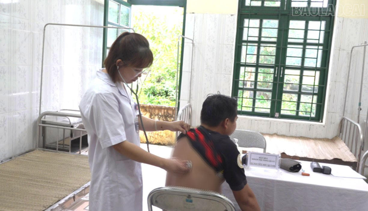 Việc khám sơ tuyển được thực hiện nghiêm túc, đúng quy trình. baolaocai-tr_3-2499.jpg