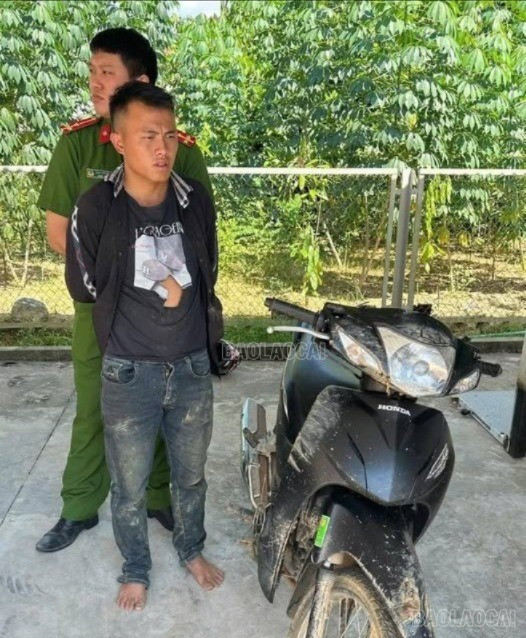 Đối tượng cùng tang vật vụ án tại cơ quan công an. baolaocai-c-doituong-7646.jpg