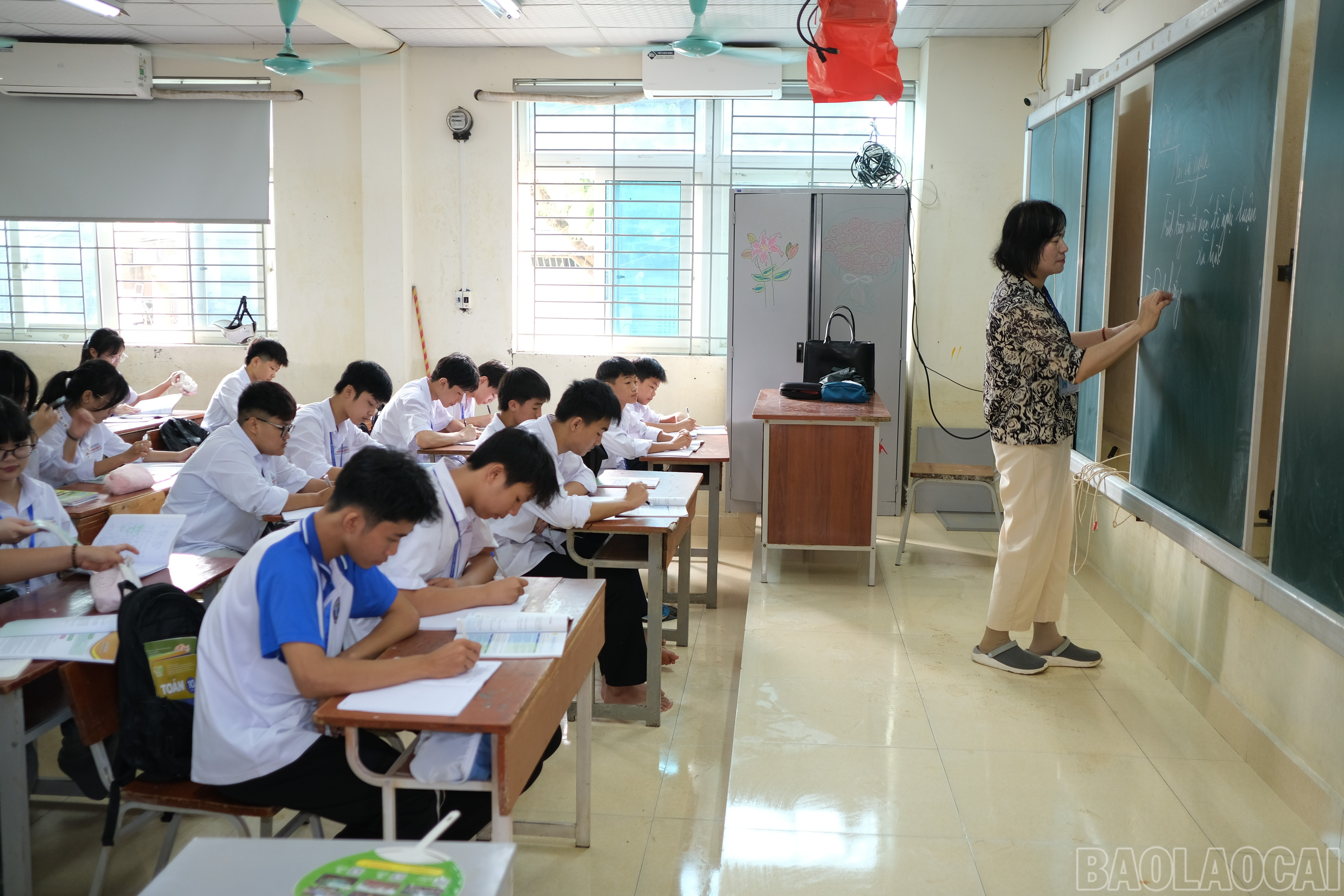 Học sinh Trường THPT Lý Thường Kiệt đã trở lại những tiết học bình thường. baolaocai-br_anh-4.jpg