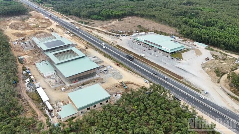 Trạm dừng nghỉ trên tuyến Phan Thiết - Dầu Giây.