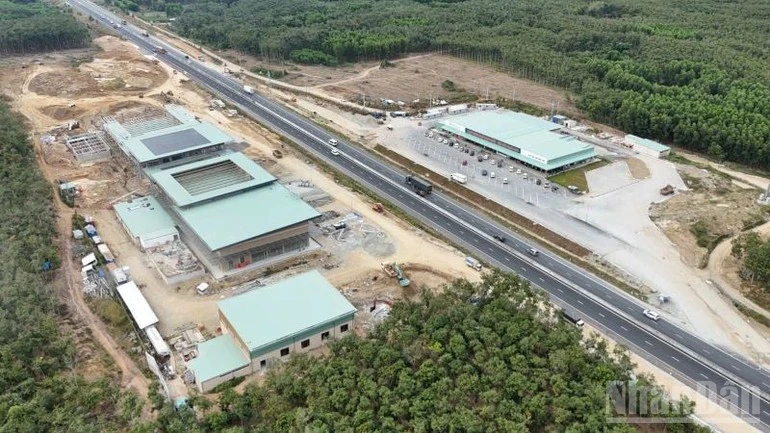 Trạm dừng nghỉ trên tuyến Phan Thiết - Dầu Giây.