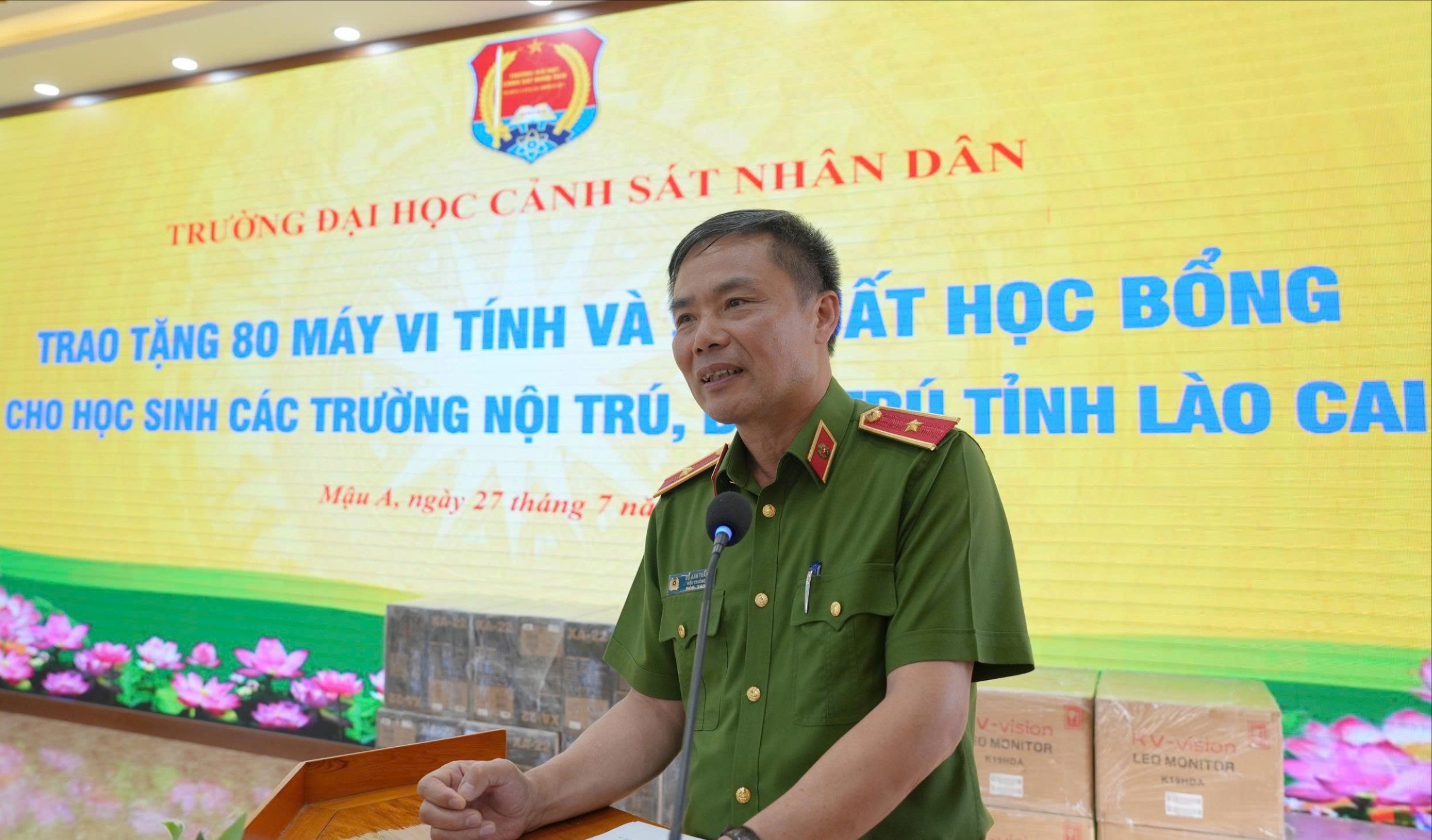 Thiếu tướng Đỗ Anh Tuấn, Hiệu trưởng Trường Đại học CSND phát biểu tại chương trình. anh5-1873.jpg