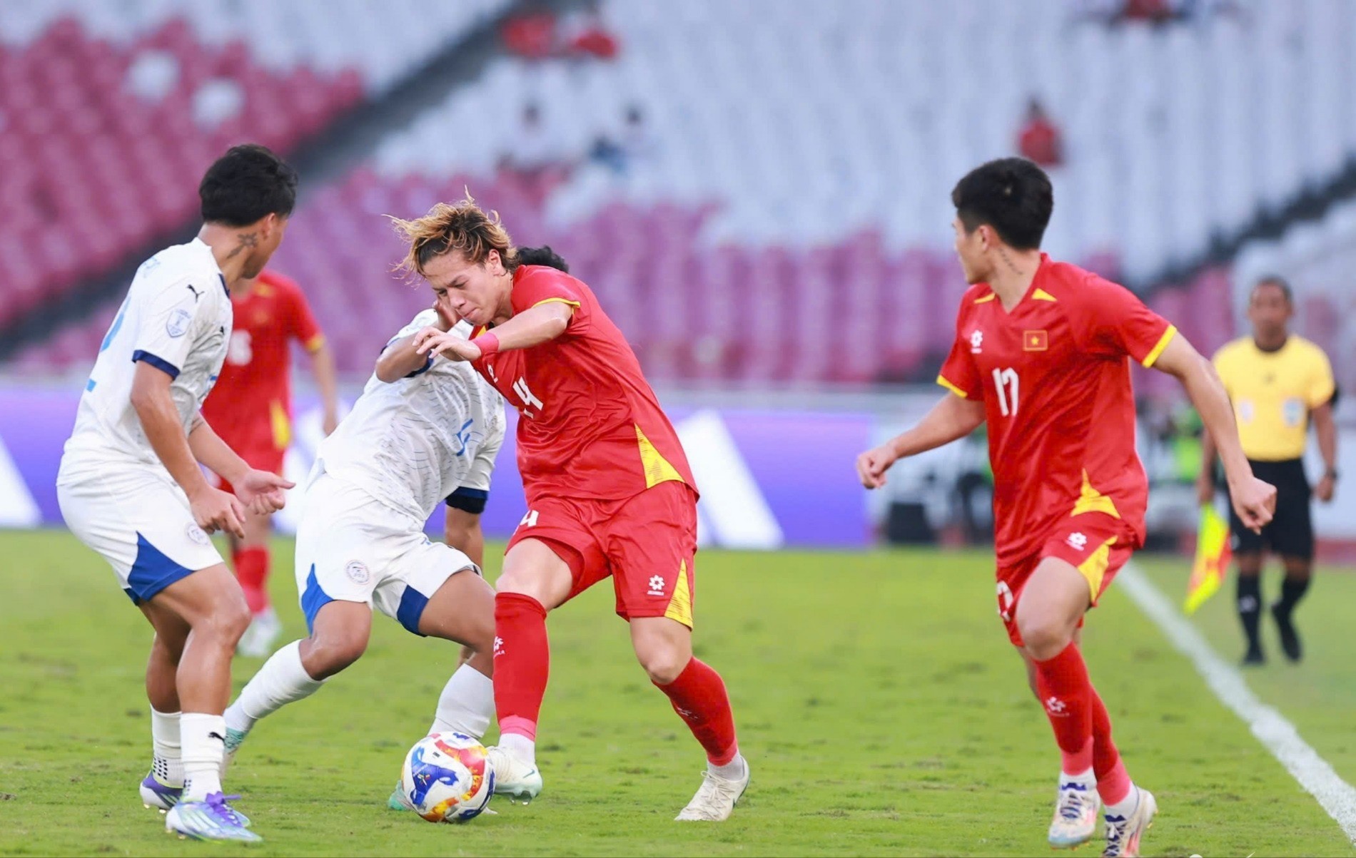 U23 Việt Nam xứng đáng vào chung kết. w-u23-viet-nam-vs-u23-philippines-24-754-9385.jpg