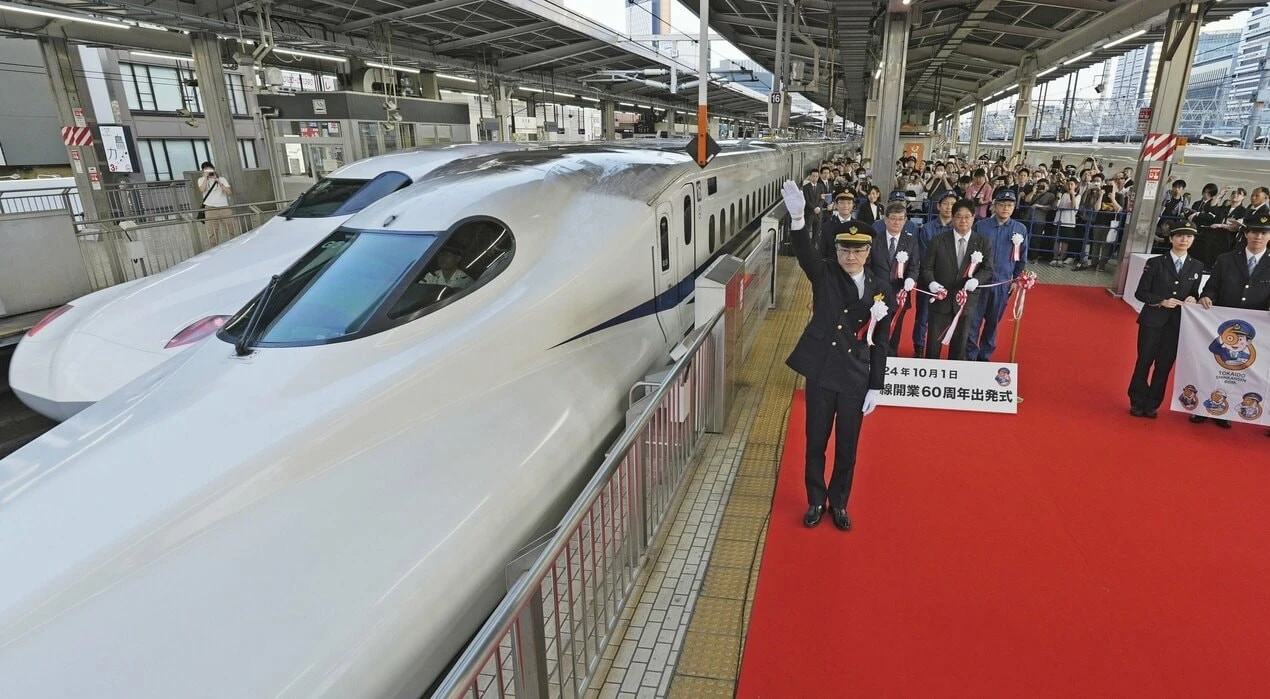 Hệ thống tàu cao tốc Shinkansen của Nhật Bản.