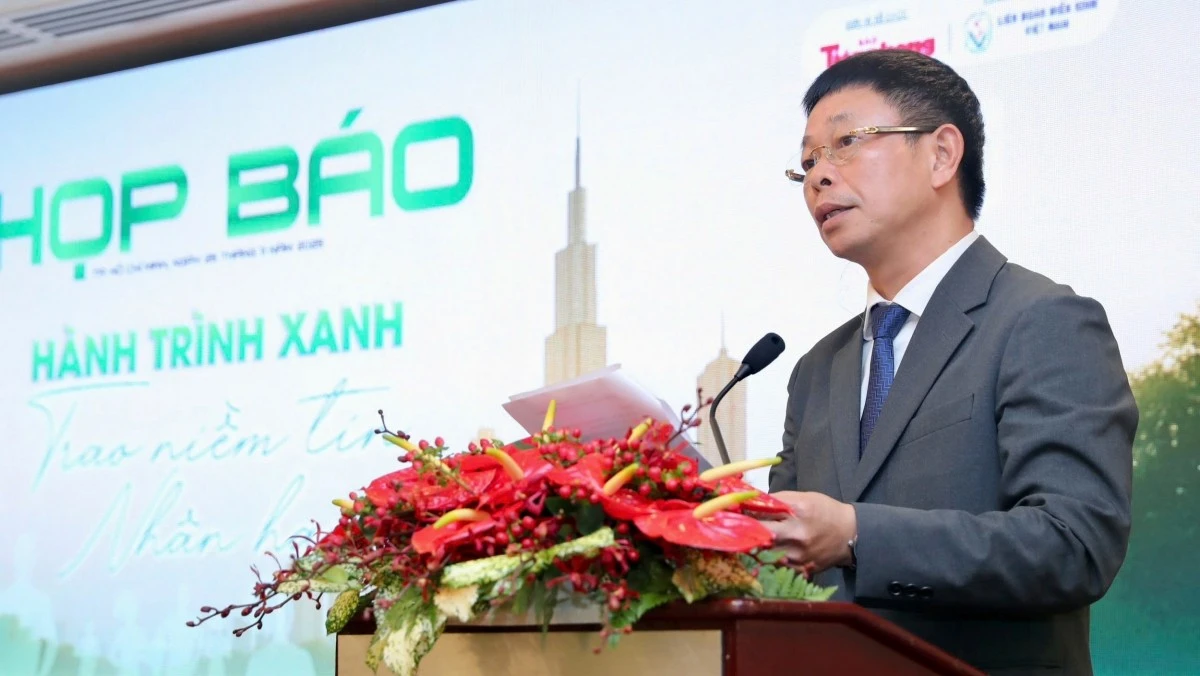 Nhà báo Phùng Công Sưởng – Tổng Biên tập báo Tiền Phong, Trưởng Ban tổ chức phát biểu khai mạc.