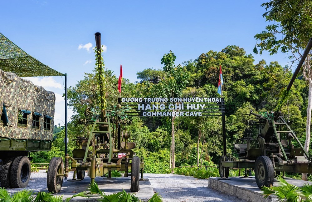 Hang Chỉ huy là "Sản phẩm du lịch sáng tạo" và được trao giải thưởng Du lịch Việt Nam 2025. Hang Chỉ huy là "Sản phẩm du lịch sáng tạo" và được trao giải thưởng Du lịch Việt Nam 2025.