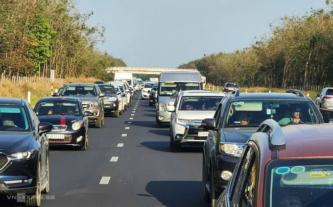 Xe lưu thông trên cao tốc TP HCM - Long Thành - Dầu Giây, tháng 2/2025.