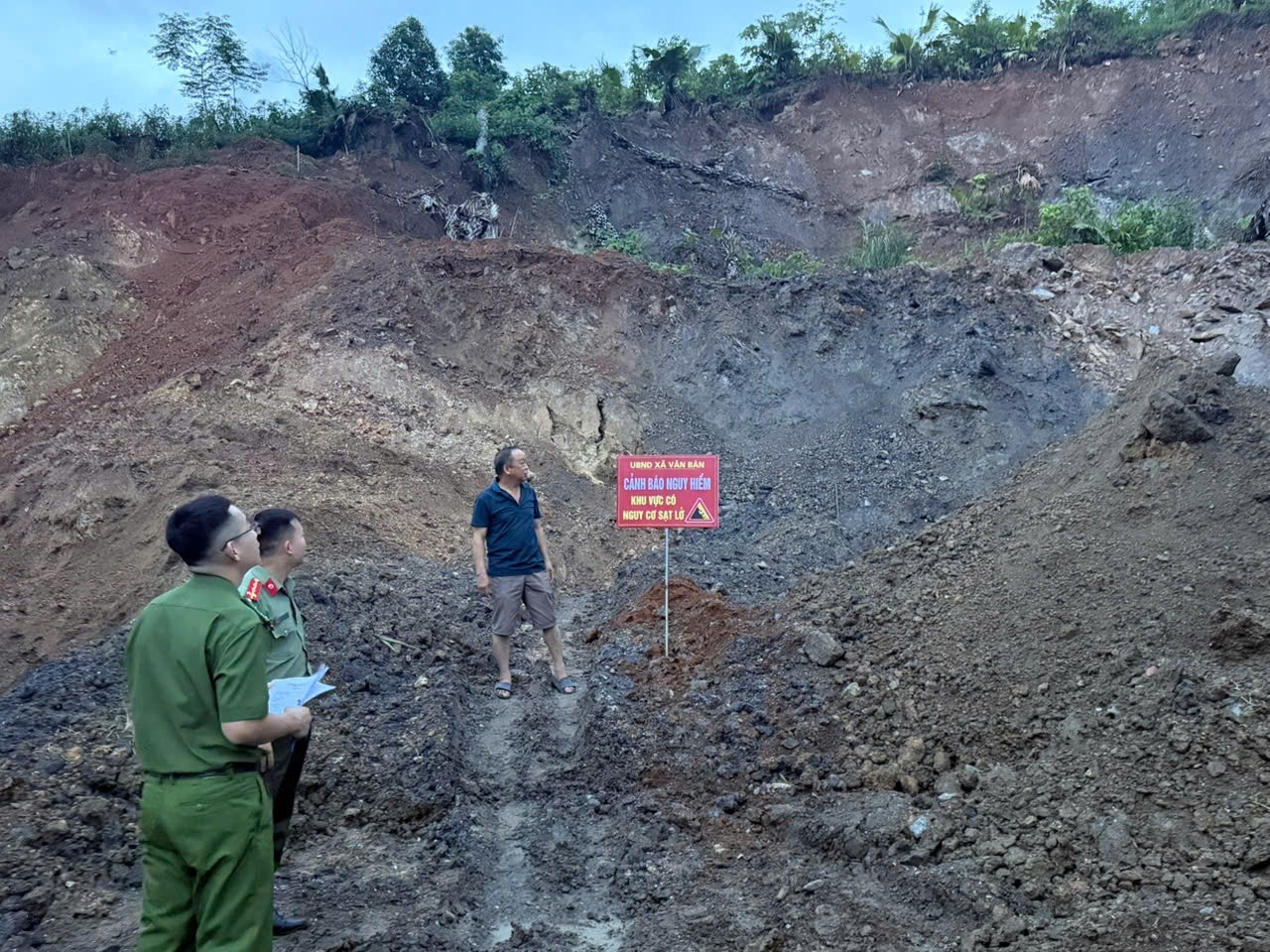 Nhiều điểm có nguy cơ sạt lở cao. anh-1.jpg