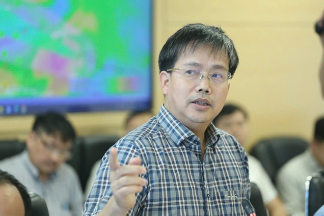 Phó Giáo sư, Tiến sỹ Mai Văn Khiêm - Giám đốc Trung tâm Dự báo Khí tượng Thủy văn Quốc gia. Phó Giáo sư, Tiến sỹ Mai Văn Khiêm - Giám đốc Trung tâm Dự báo Khí tượng Thủy văn Quốc gia.