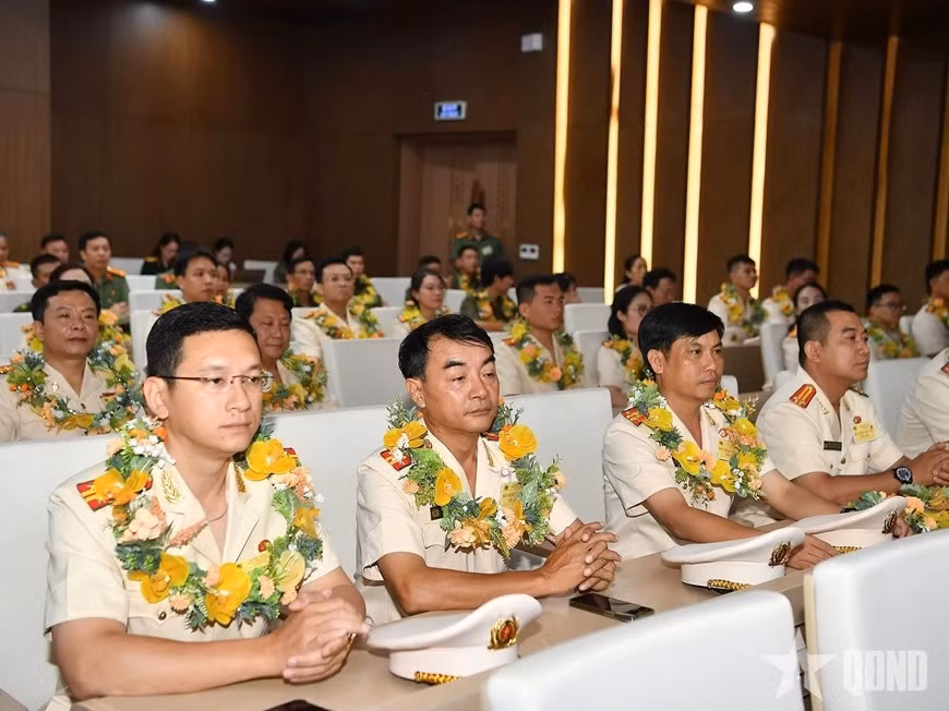 Các điển hình dự Đại hội Thi đua “Vì an ninh Tổ quốc” lần thứ IX.