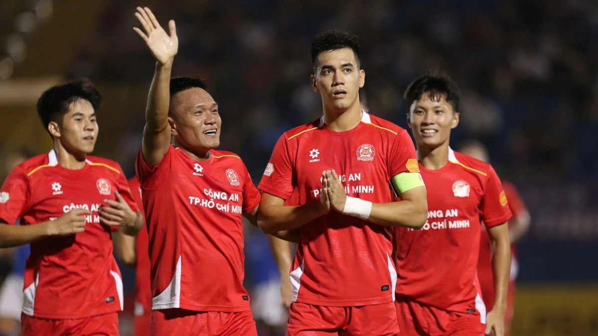 Tiến Linh không ăn mừng sau khi ghi bàn vào lưới đội bóng cũ (Ảnh: Đức Minh)