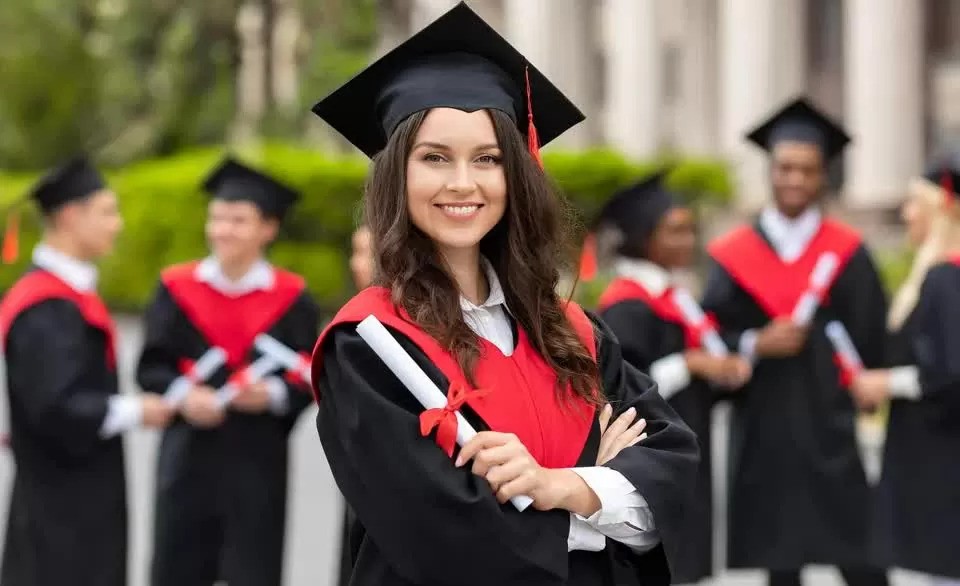 Số lượng giấy phép cấp cho sinh viên nước ngoài du học tại Canada giảm mạnh sau khi Ottawa áp mức trần thị thực du học từ đầu năm 2024. giayphepcanada.jpg