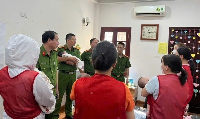 Cục Cảnh sát hình sự giải cứu các trẻ sơ sinh.