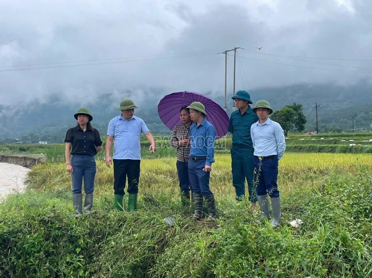 Lãnh đạo phường chỉ đạo khắc phục nhanh các điểm trọng yếu.