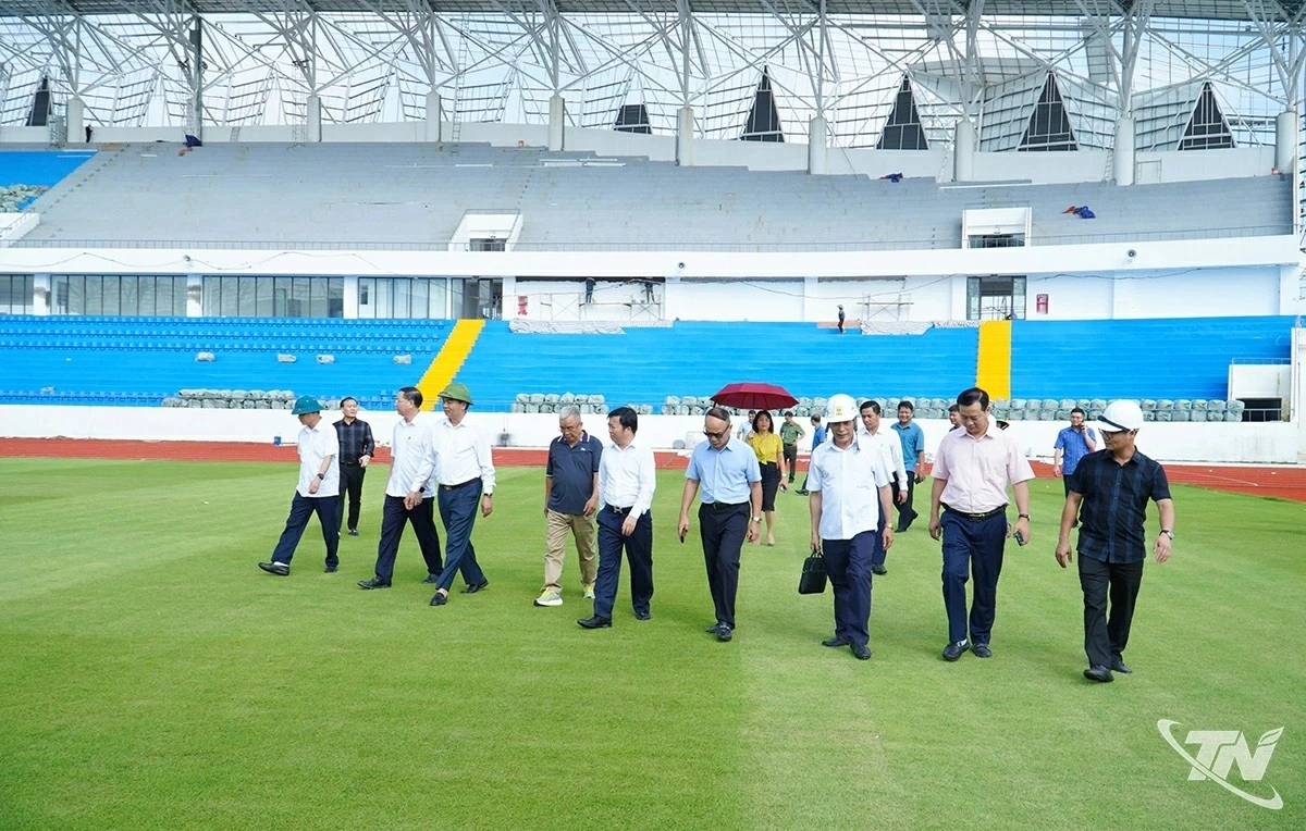 Lãnh đạo tỉnh và đoàn công tác LĐBĐVN kiểm tra SVĐ Thái Nguyên.
