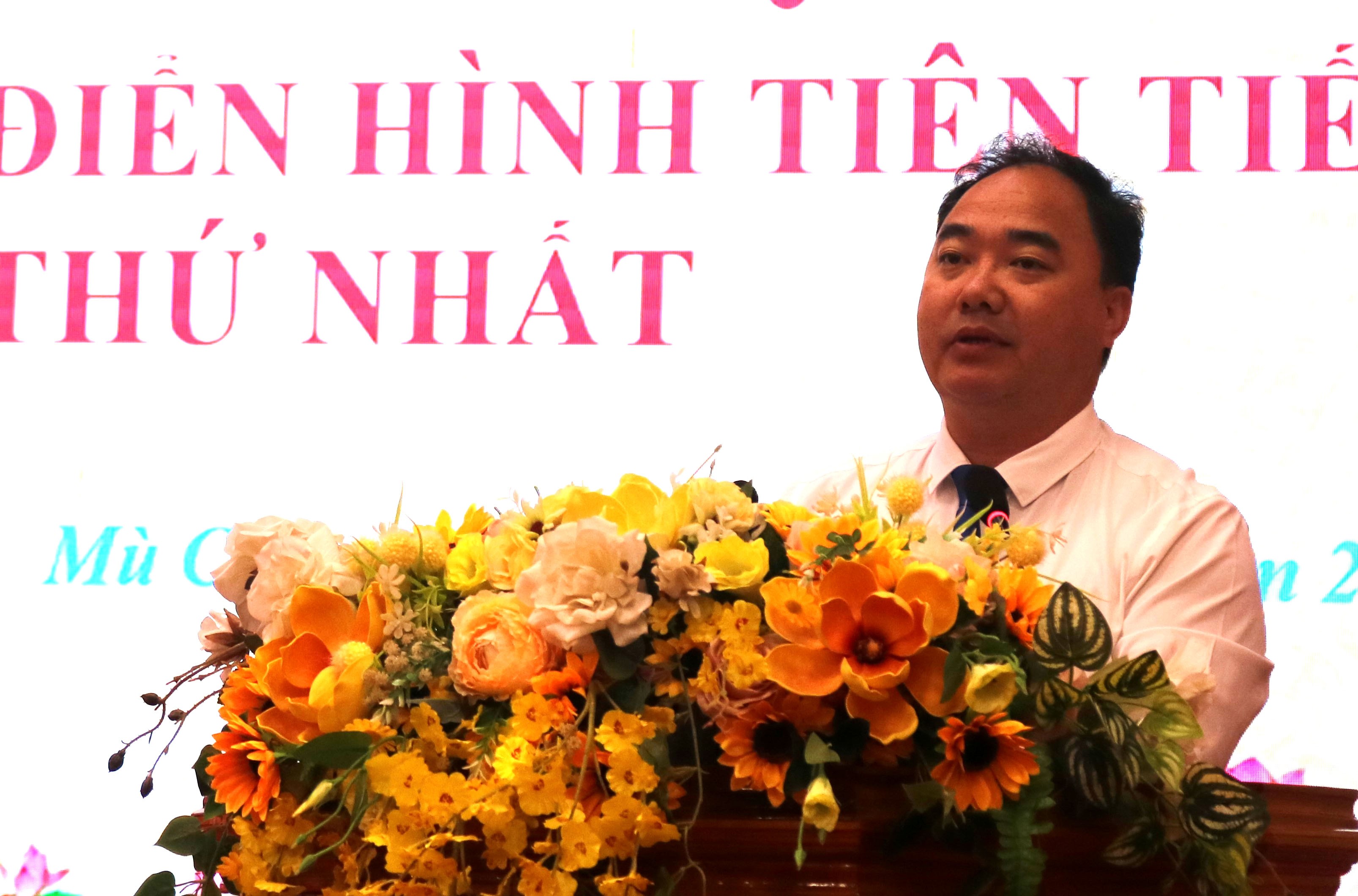 Đồng chí Giàng A Câu - UVBCH Đảng bộ tỉnh, Bí thư Đảng ủy, Chủ tịch HĐND xã phát biểu tại Hội nghị. mcc5-3746.jpg