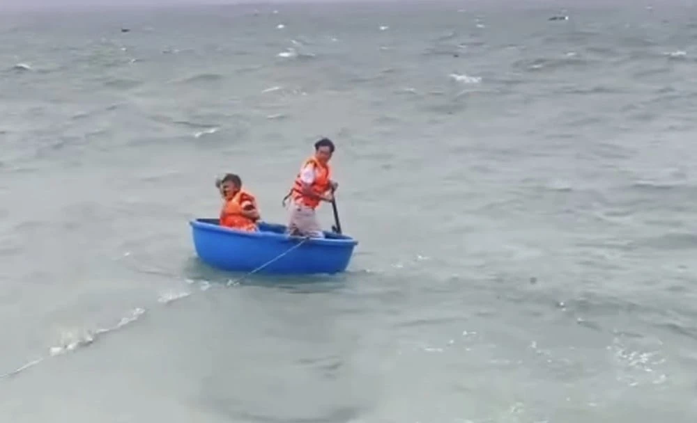 Ông Phạm Duy Quang, người được cứu sống cũng là người đã cùng ông Lê Văn Sanh, ra cứu nam thanh niên nhảy biển tự vẫn ở khu vực biển đặc khu Lý Sơn vào chiều ngày 6/11.