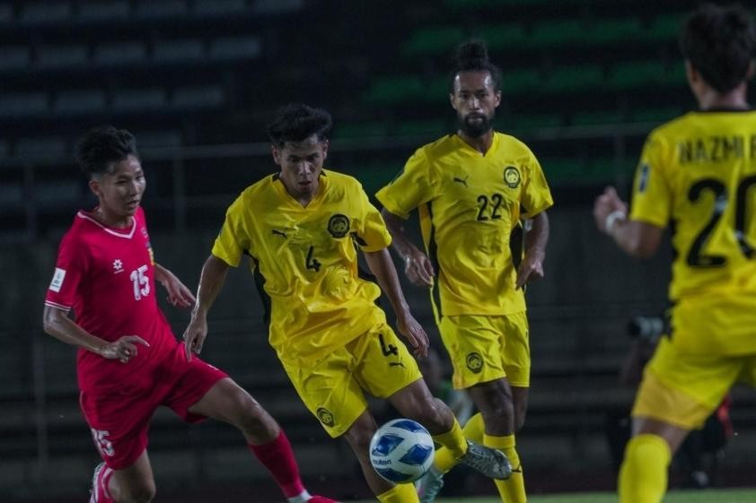Nếu Malaysia bị FIFA xử phạt, Việt Nam chắc chắn sẽ vượt lên. Nếu Malaysia bị FIFA xử phạt, Việt Nam chắc chắn sẽ vượt lên.
