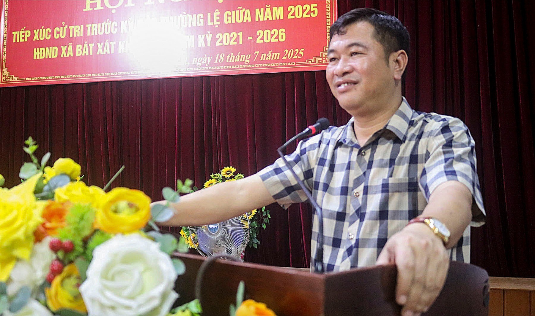 ông Nguyễn Trung Triều, Bí thư Đảng ủy, Chủ tịch HĐND xã, Tổ trưởng Tổ đại biểu số 5 HĐND xã Bát Xát. bi-thu-dang-uy-chu-tich-hdnd-xa-nguyen-trung-trieu-tiep-thu-y-kien-cu-tri-bat-xat-2560.jpg