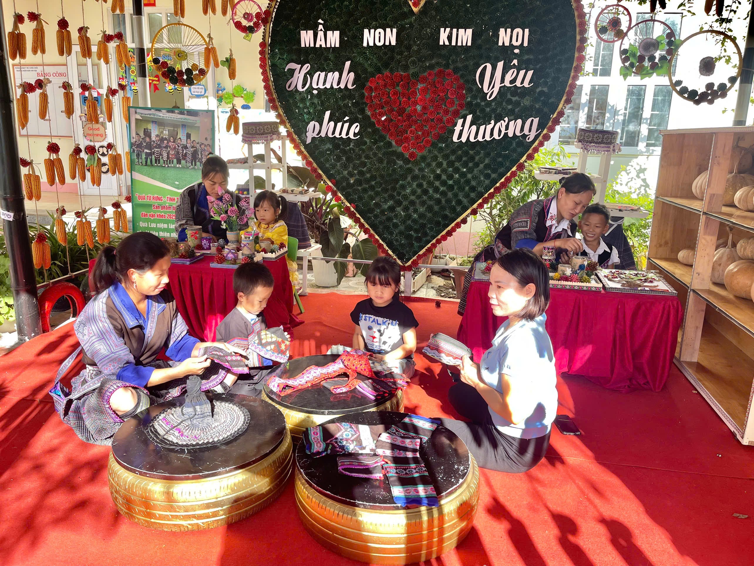 Góc trang trí trong khuôn viên trường. goctrangtri1.jpg