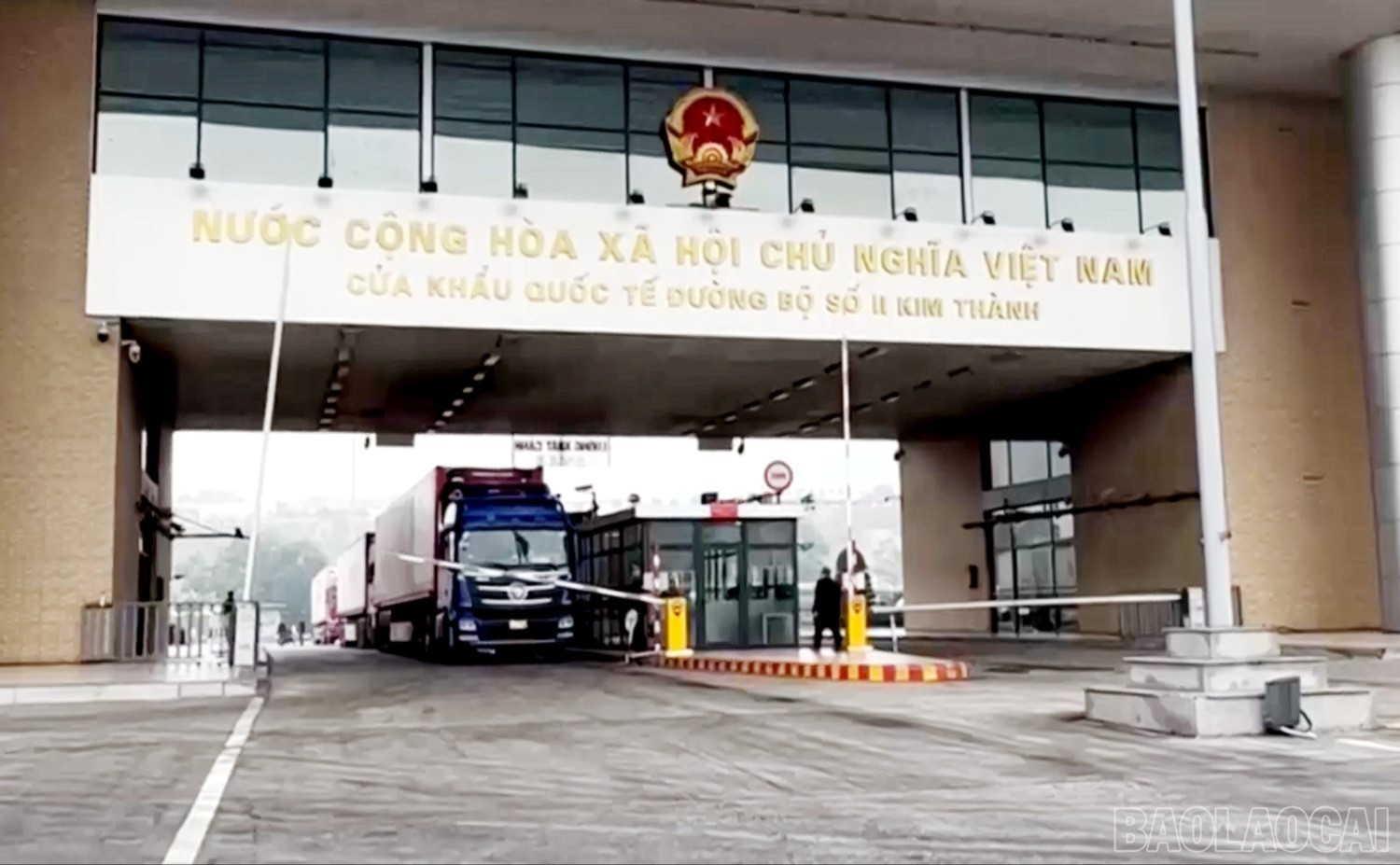 Thu ngân sách từ hoạt động xuất nhập khẩu là gần 1.782 tỷ đồng. baolaocai-br-cua-khau.jpg