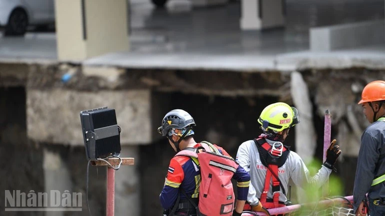 Các kết quả đo đạc cho thấy, kết cấu khung tòa nhà đồn cảnh sát Samsen đã không còn an toàn.