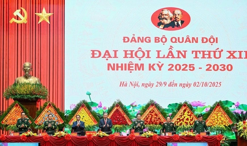 Đoàn Chủ tịch Đại hội.