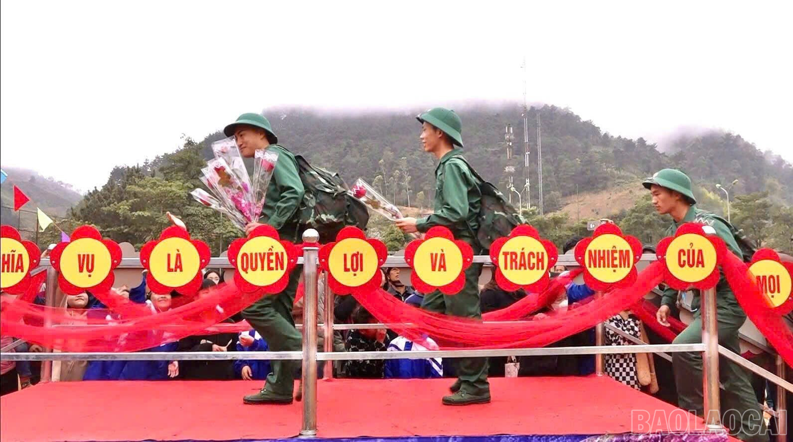 Hằng năm, nhiều công dân của xã Hạnh Phúc hăng hái tham gia nghĩa vụ quân sự và nghĩa vụ công an nhân dân. baolaocai-br_hp-2.jpg