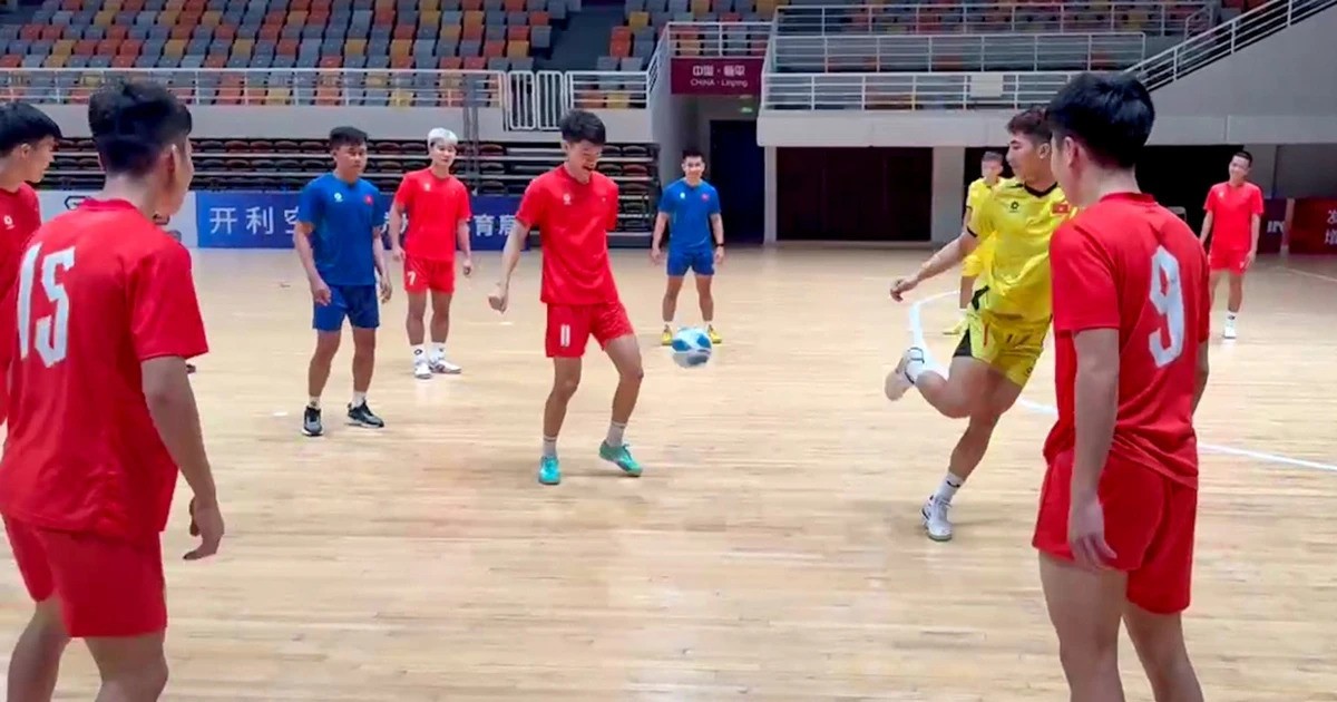 Các thành viên Đội tuyển futsal Việt Nam trong buổi tập đầu tiên tại Hàng Châu (Trung Quốc). futsalvn.jpg
