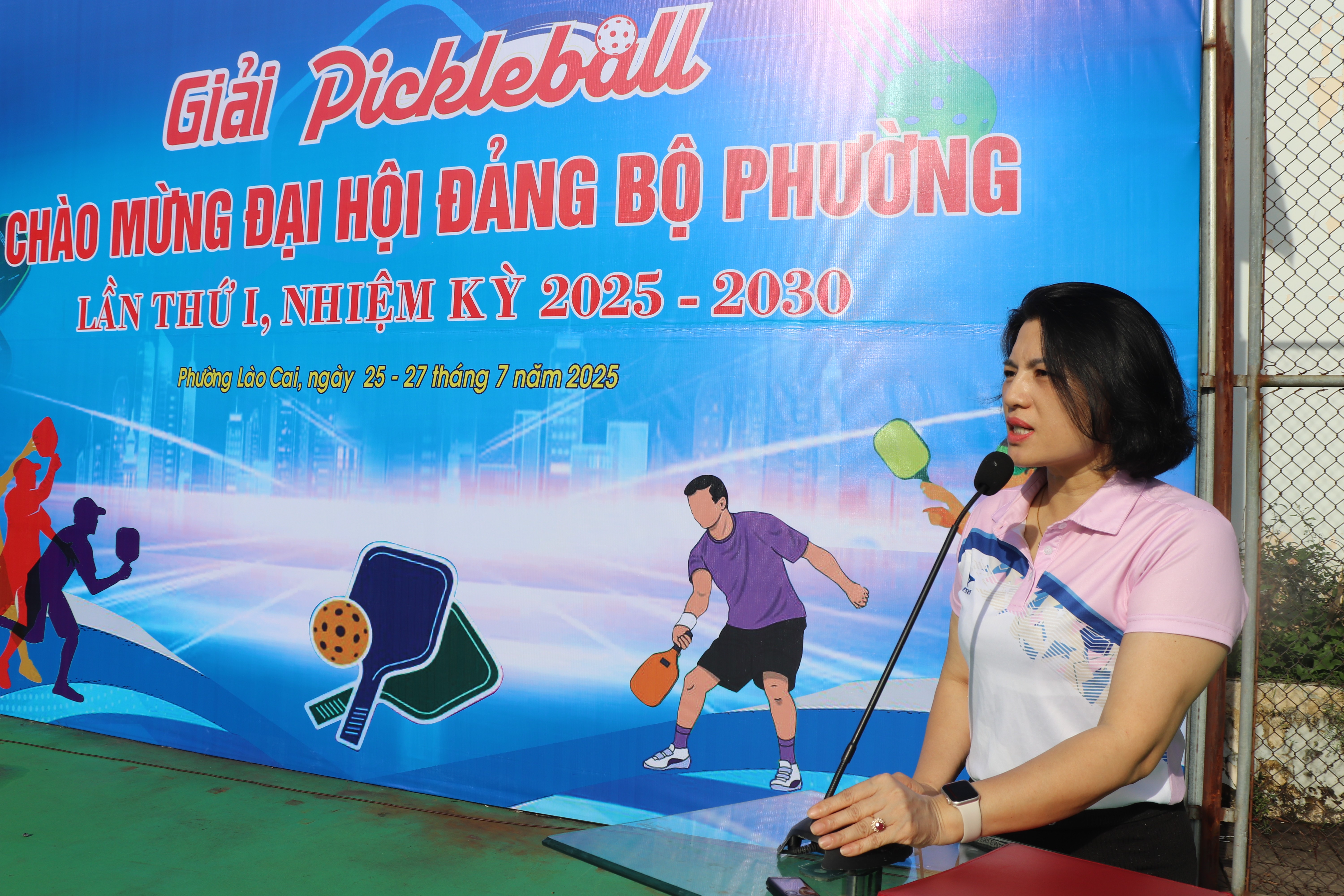 Đồng chí Trần Thị Thùy Dung, Phó chủ tịch UBND phường Lào Cai phát biểu khai mạc. img-6627.jpg