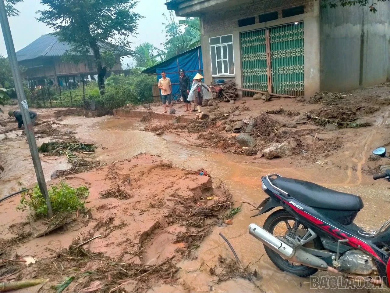 Mưa lũ gây thiệt hại nặng nề về hạ tầng, tài sản và hoa màu của người dân xã Minh Lương và Nậm Xé.