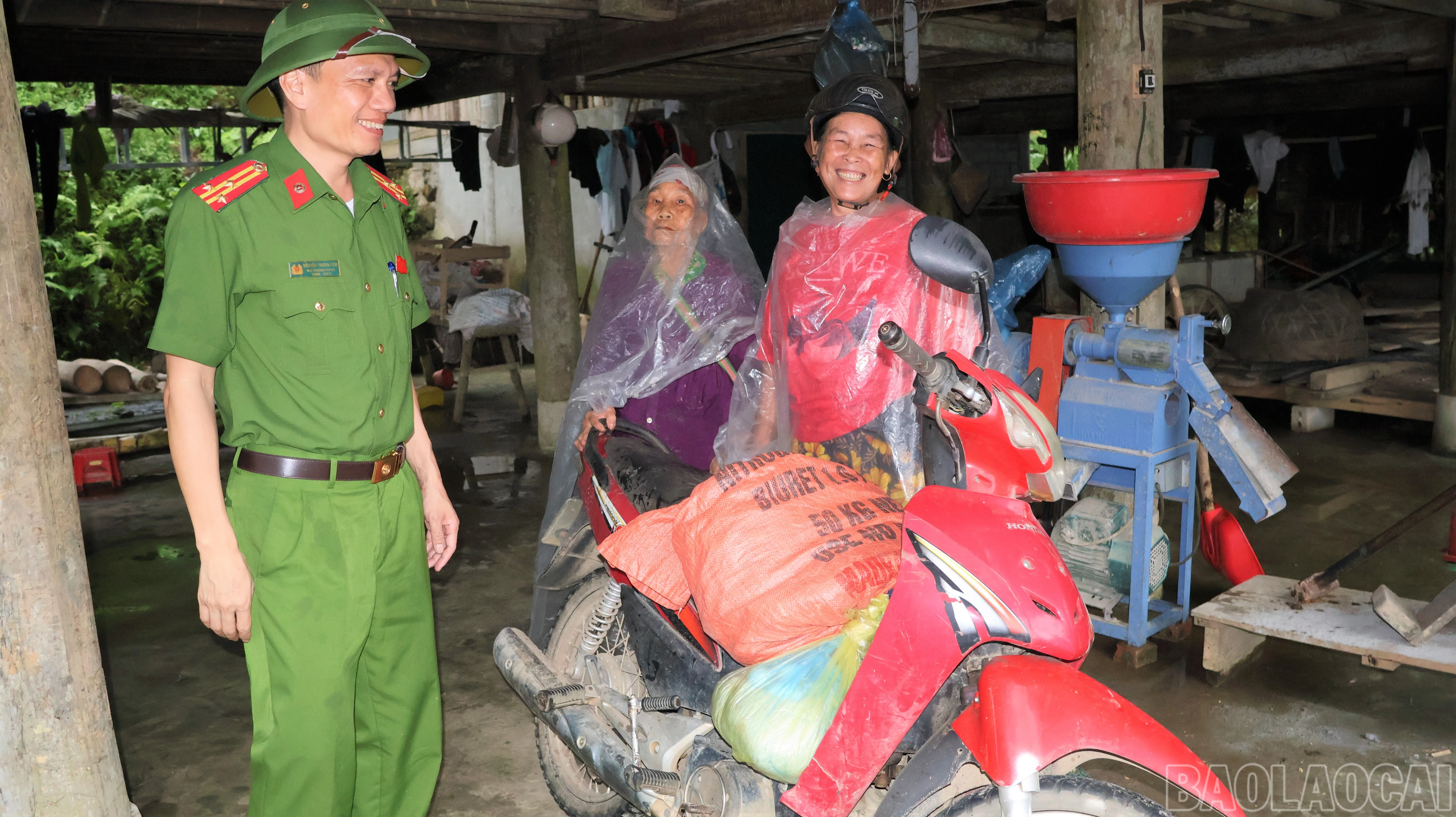 Các hộ dân thôn Nà Khà di dời đến nơi an toàn.