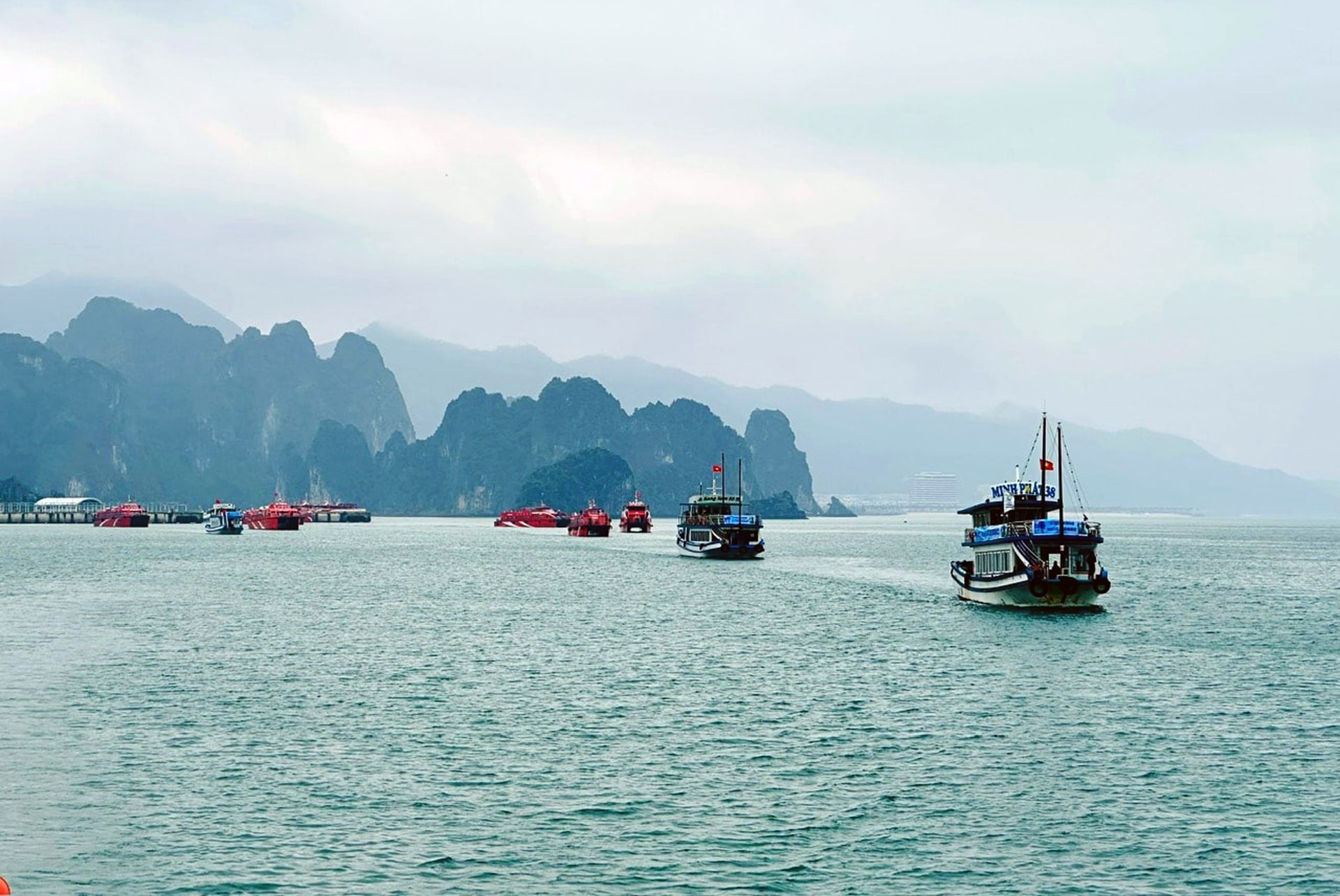 Cần siết chặt quản lý du lịch đường thủy để giảm thiểu nguy cơ mất an toàn. Cần siết chặt quản lý du lịch đường thủy để giảm thiểu nguy cơ mất an toàn.