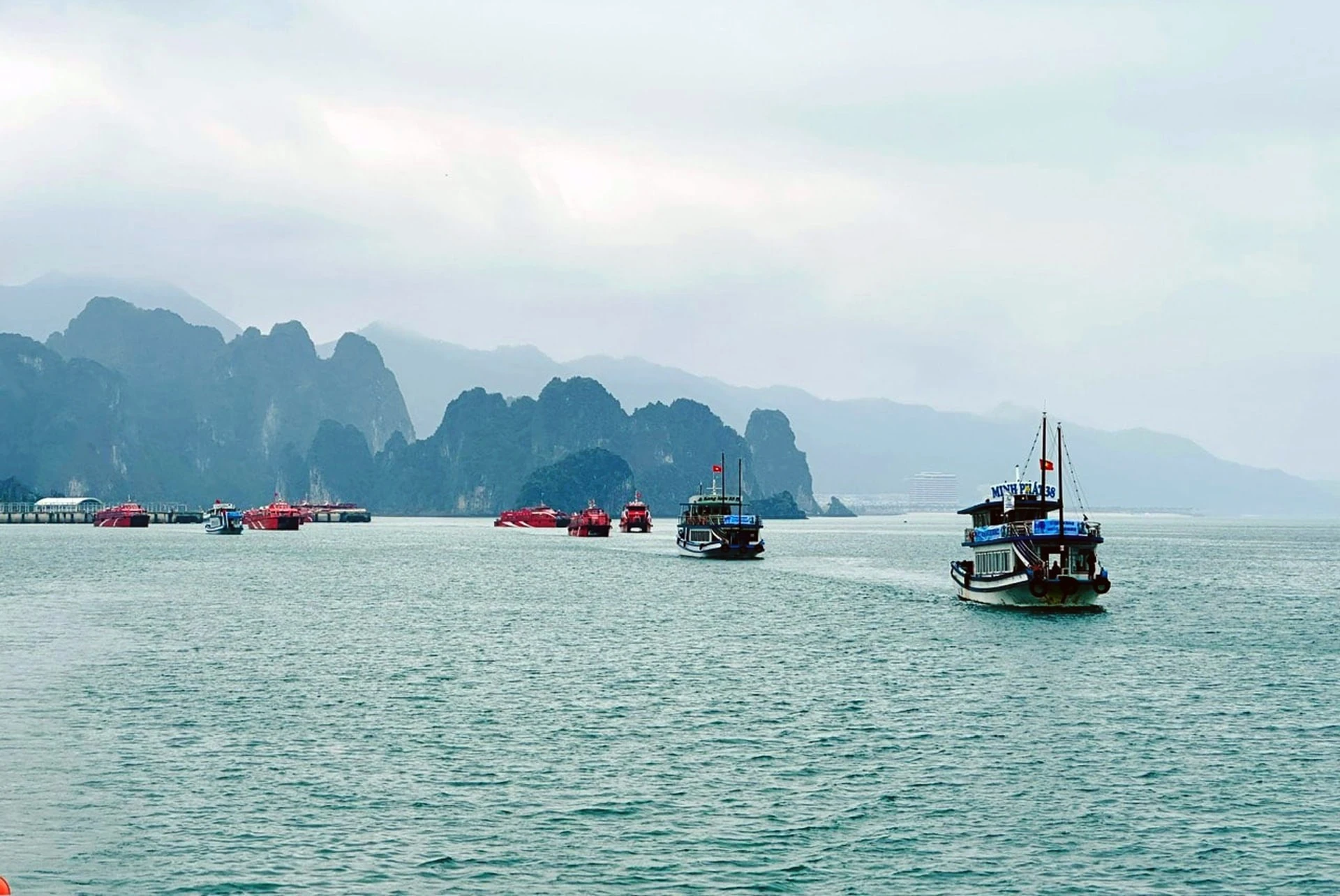 Cần siết chặt quản lý du lịch đường thủy để giảm thiểu nguy cơ mất an toàn.