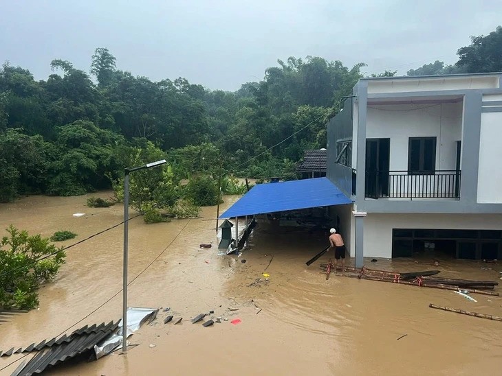 Mưa to gây lũ lớn ở Điện Biên. dien-bien-2-17540313902861473548524.jpg