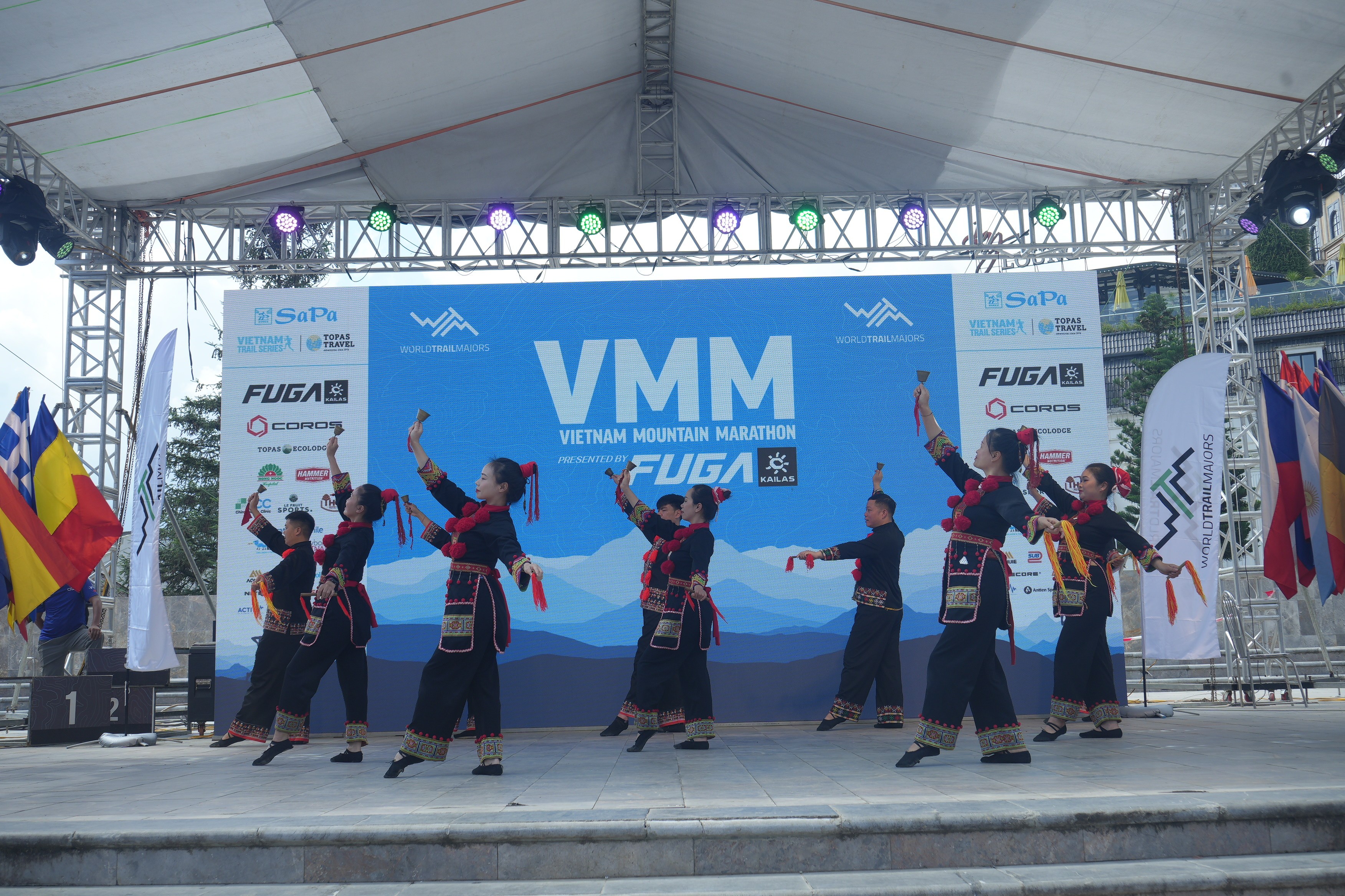 Văn nghệ chào mừng. vannghe-1037.jpg