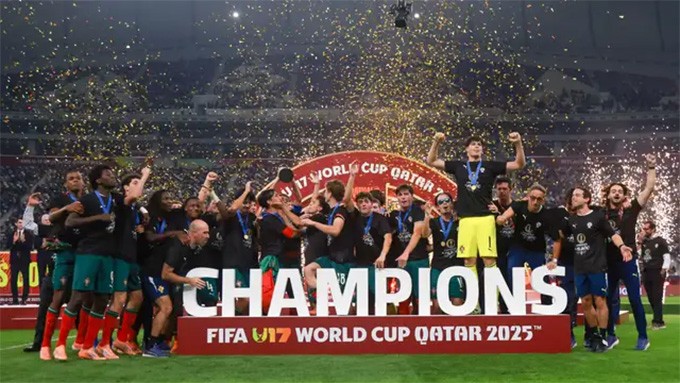 Bồ Đào Nha lần đầu vô địch World Cup U17 và Cristiano Ronaldo đã gửi thông điệp ý nghĩa.