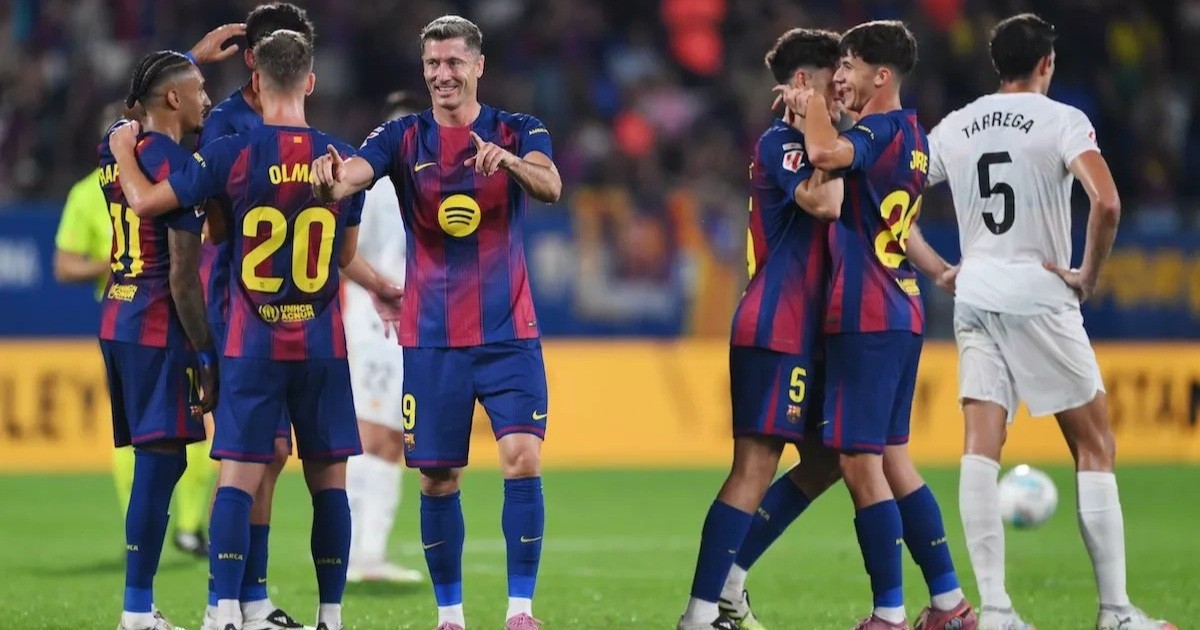 Lewandowski tỏa sáng trong chiến thắng của Barcelona. barcelona.jpg