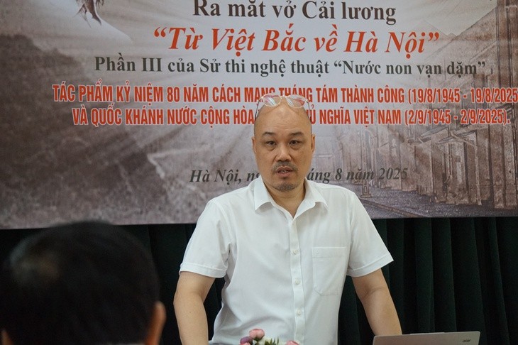 Đạo diễn Triệu Trung Kiên thông tin về vở diễn Từ Việt Bắc về Hà Nội. Đạo diễn Triệu Trung Kiên thông tin về vở diễn Từ Việt Bắc về Hà Nội.