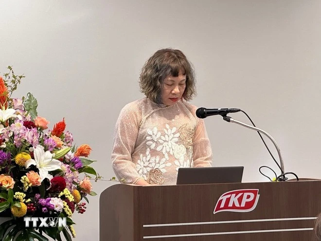 Bà Nguyễn Lệ Hằng, Phó Tổng Thư ký Liên hiệp các Hội UNESCO Việt Nam, Phó Tổng Biên tập Tạp chí Ngày Nay, phát biểu tại hội nghị.