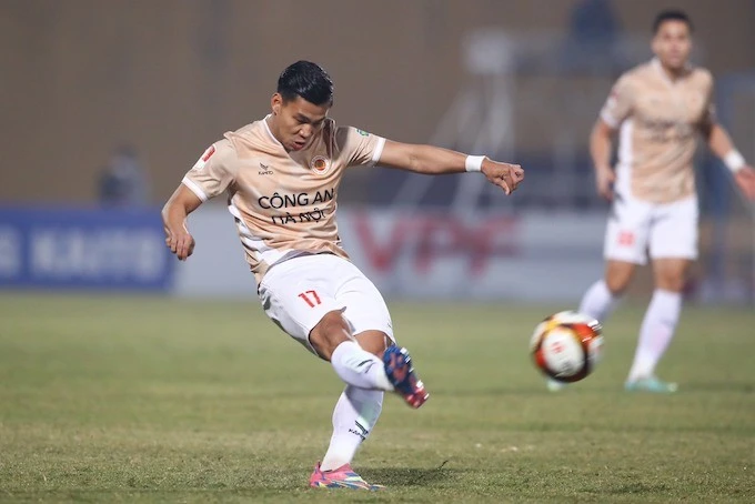 Văn Thanh phải mất 6-7 tháng mới có thể quay lại sân cỏ.