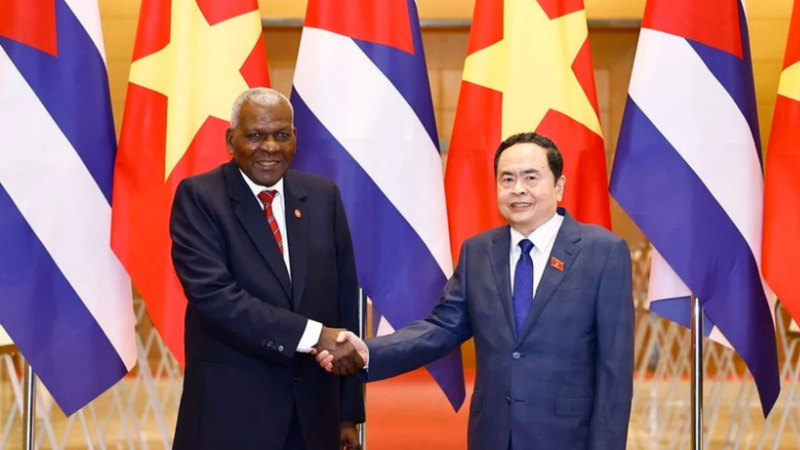 Chủ tịch Quốc hội Trần Thanh Mẫn và Chủ tịch Quốc hội Chính quyền nhân dân, Chủ tịch Hội đồng Nhà nước Cộng hòa Cuba Esteban Lazo Hernandez. cuba-vn.png